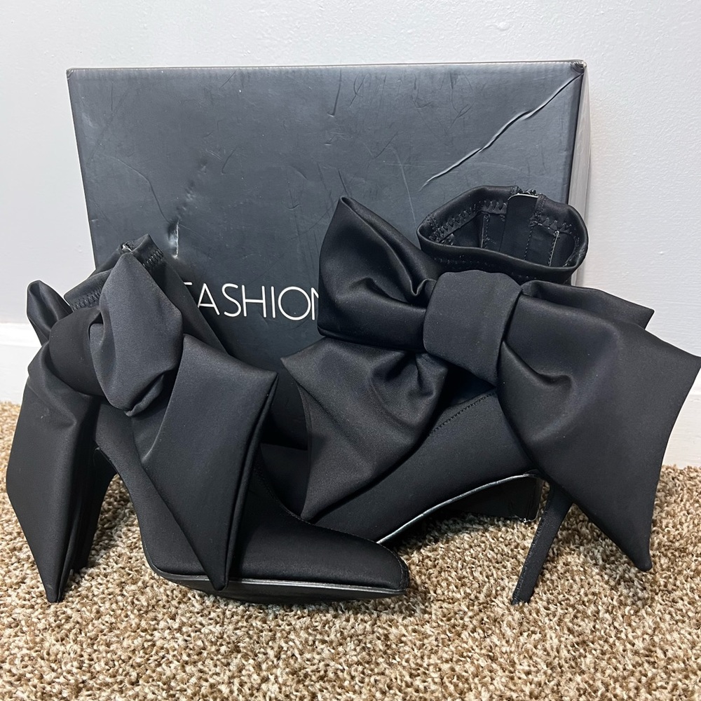Womens Black High Heel Booties Size 9 FASHION NOVA Ankle Boots Zipper Bow